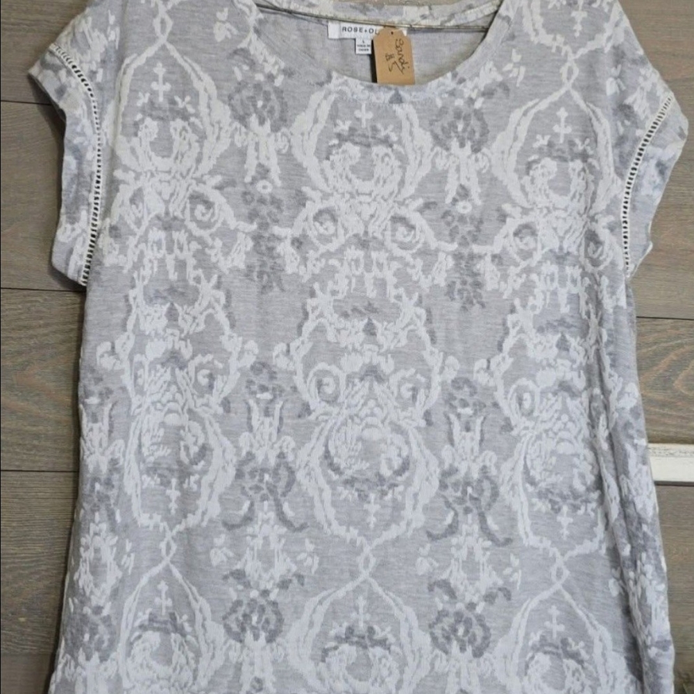 Rose & Olive White Gray Graphic Cap Sleeve Tee